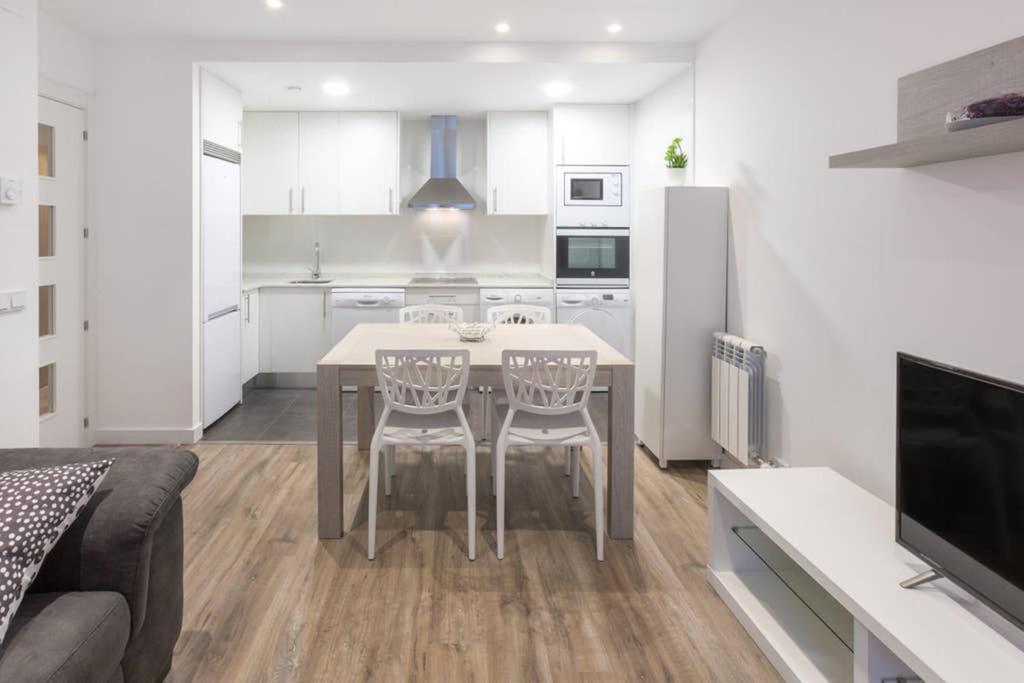 Apartamento 1º B - Apartamentos La Catedral โลโกรโญ ภายนอก รูปภาพ